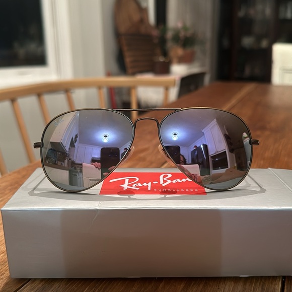 Ray-Ban Sunglasses - Picture 2 of 3